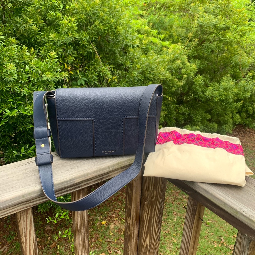 NWT tory burch block-t pebbled shoulder bag